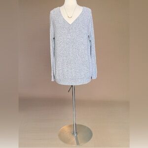 🩶 Wantable Gray V-Neck Cozycore Sweater – Size XL